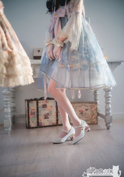 墨雨云间策驰影院免费观看_十万网红美女美酱